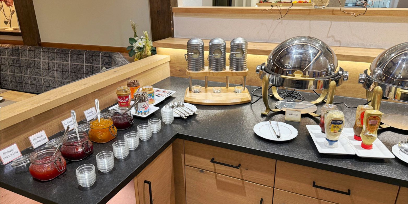 Marmeladen, Honig und weitere Frühstücksangebote am Frühstücksbuffet im Hotel Bercher