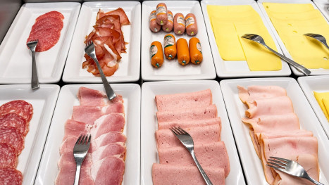Wurst- und Käseauswahl am Frühstücksbuffet im Hotel Bercher