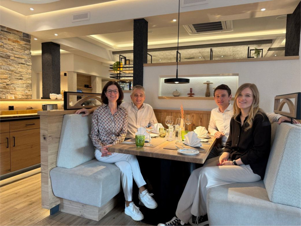 Familienbild im neuen Restaurant