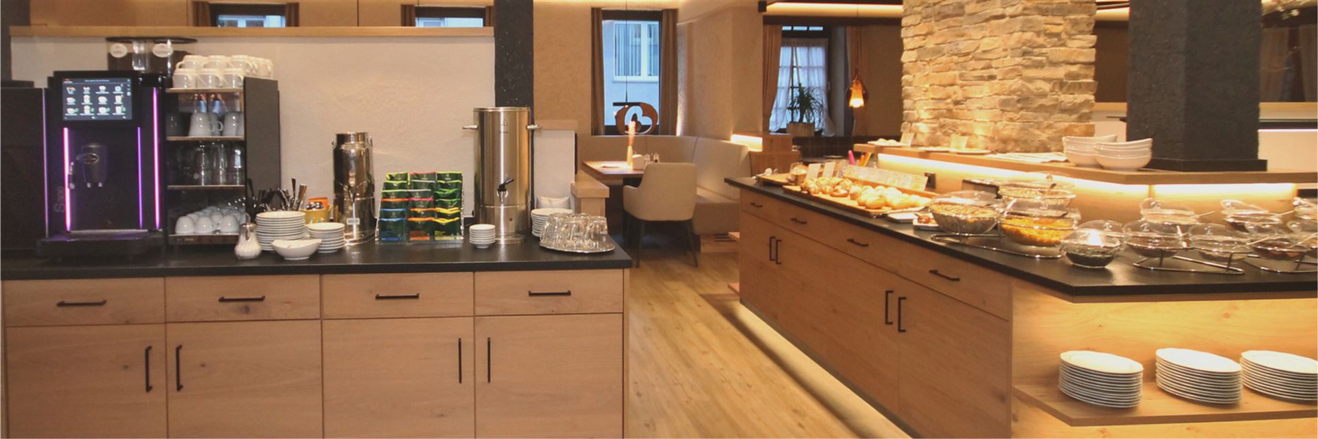 Frühstücksbüffet Kaffeemaschine