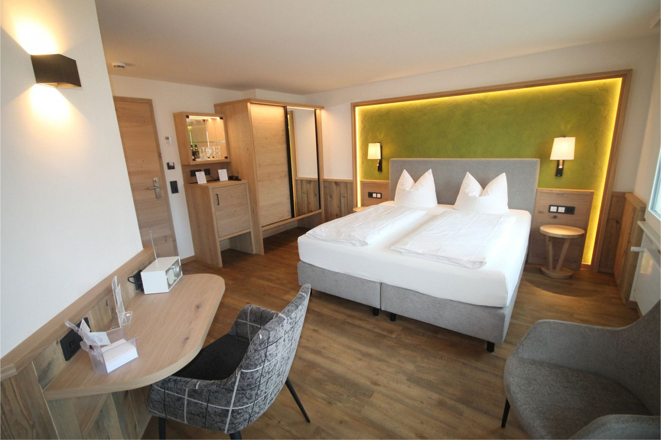 Modernes Doppelzimmer Alpin im Hotel Bercher in Waldshut-Tiengen im Südschwarzwald.