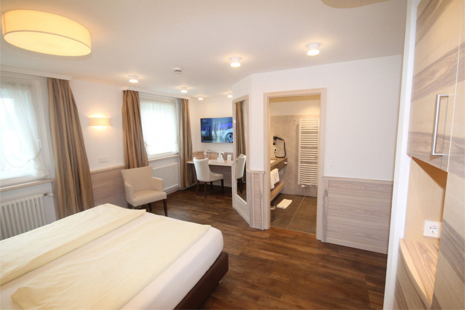 Schlossblick Doppelzimmer 111 im Hotel Bercher in Waldshut-Tiengen.