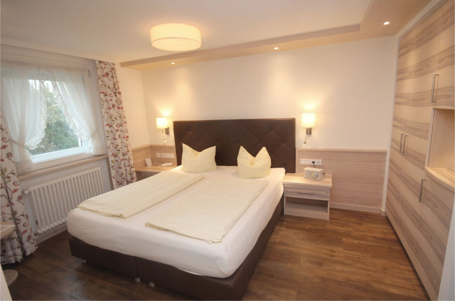 Schlossblick Doppelzimmer 212 im Hotel Bercher in Waldshut-Tiengen.