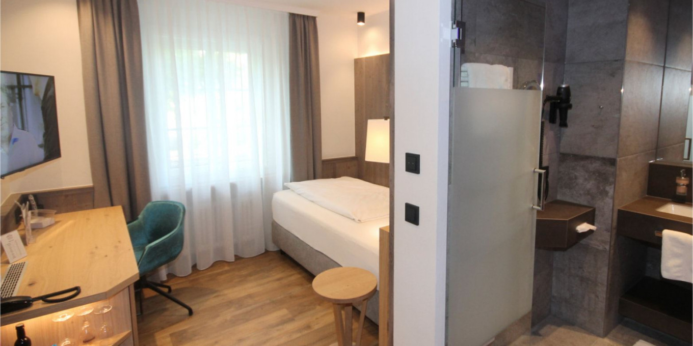 Alpin Einzelzimmer 104 im Hotel Bercher in Waldshut-Tiengen.